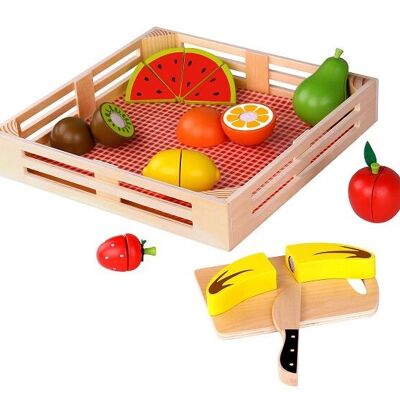Cortar fruta en una caja.