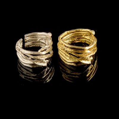 Anillo de banda ancha ajustable para mujeres y hombres. Oro de 14k bañado en plata de ley. Consiste en agujas de pino que forman un anillo impresionante.