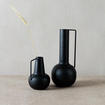 Vase en métal noir Renzo 2