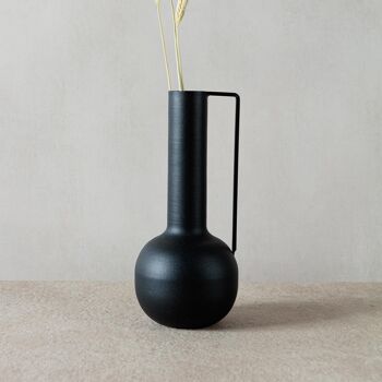Vase en métal noir Mona 2