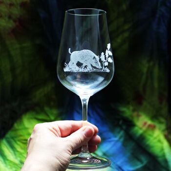 Verre à vin avec gravure de sanglier | verre à vin gravé | Verre à vin aux motifs de chasse | en verre de cristal 2