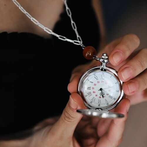 Collier montre à gousset en acier inoxydable avec pierre fine ambre