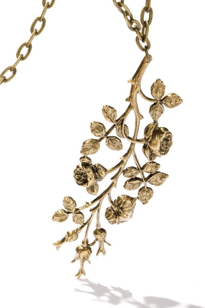 Collana con rose patinate