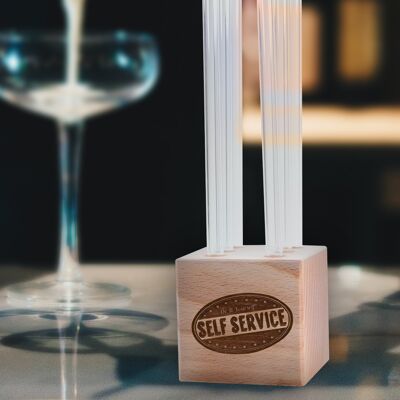 Engraved wooden cube with 6 transparent glass straws