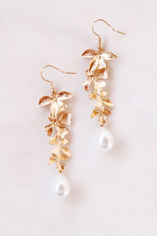 Boucles d'oreilles dorées et perles "Camille"