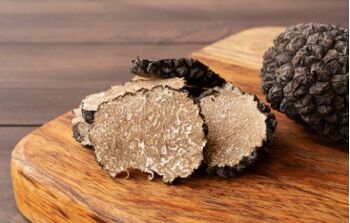 Lamelles de truffe noire d'hiver ou brumale séchée de Provence