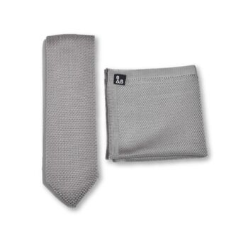Ensemble cravate et pochette en tricot gris tourterelle
