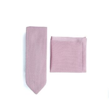 Ensemble cravate et pochette en tricot rose poussiéreux