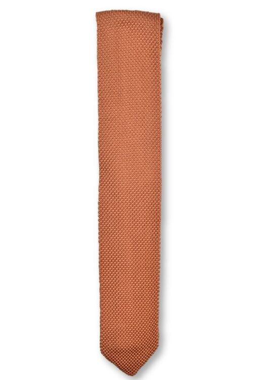 Rustic orange knitted tie