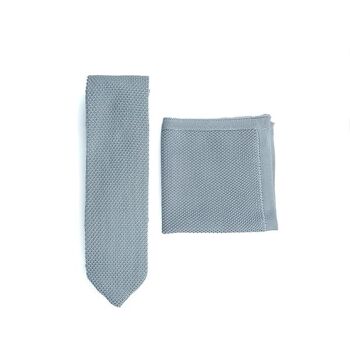 Ensemble cravate et pochette en tricot argenté