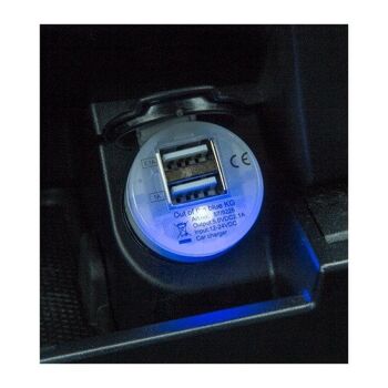 Adaptateur USB lumineux pour la voiture
Disponible en 2 couleurs différentes 2