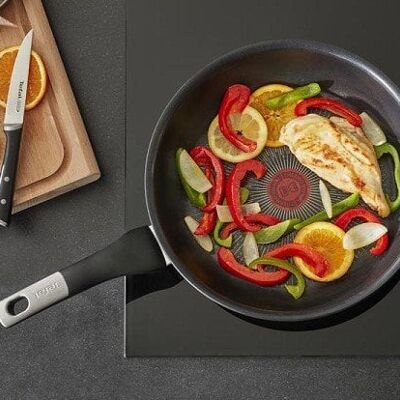 Tefal Unlimited Koekenpan 32cm van aluminium met titainium coating, geschikt voor alle warmtebronnen, inclusief inductie