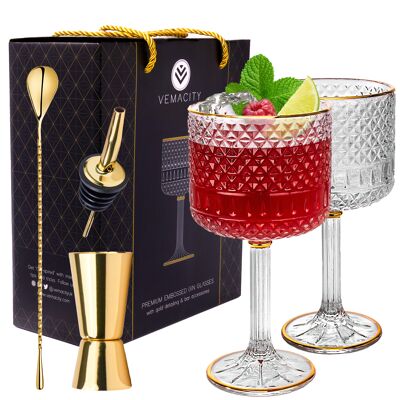 Handgefertigte geprägte Gläser mit Cocktailzubehör