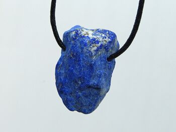 Pendentif en lapis lazuli, un côté poli main, l'autre côté naturel, unique, percé 4