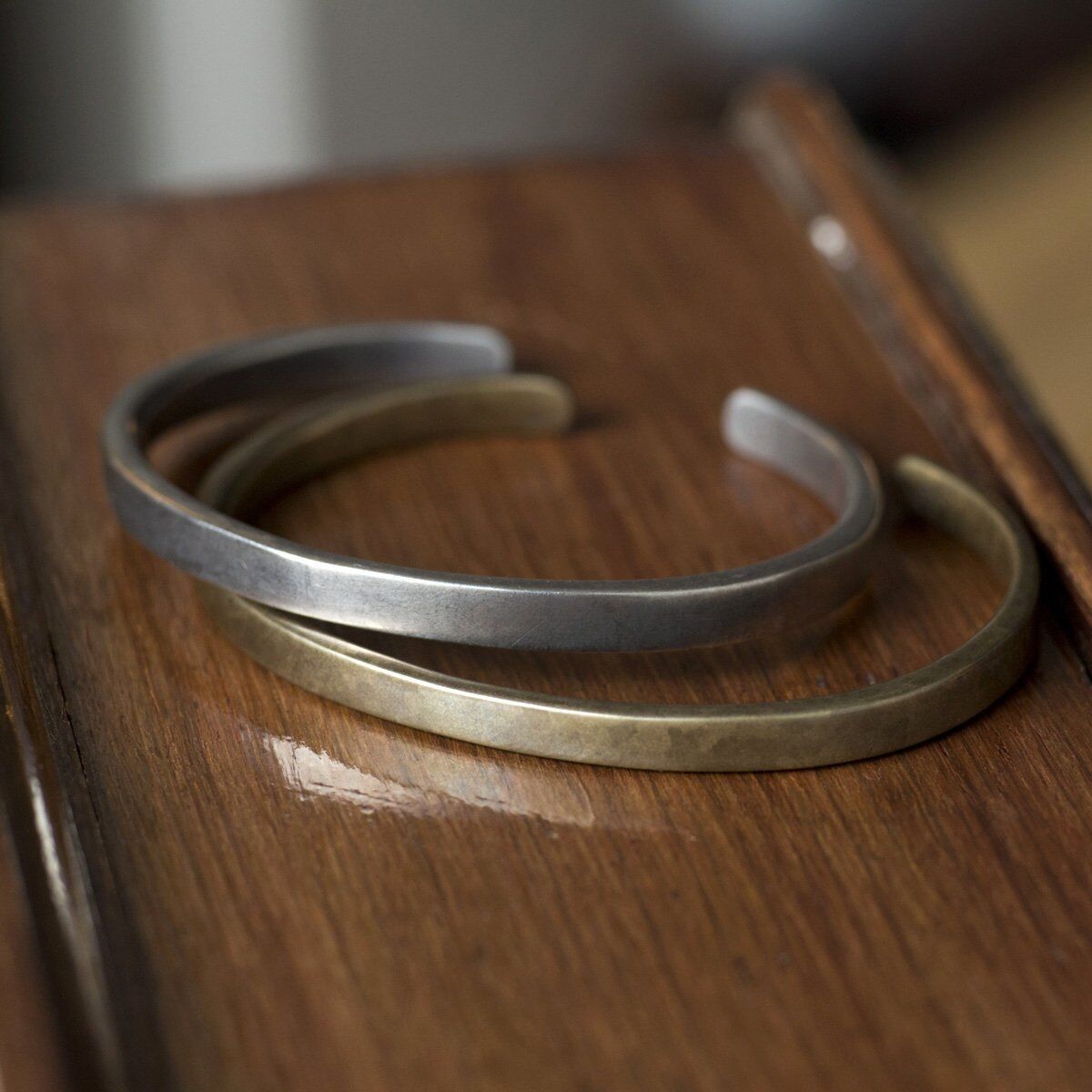 Bracciale sottile in ottone