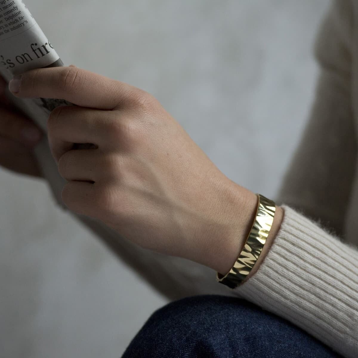 Jonc large martelé - Doré à l'or fin