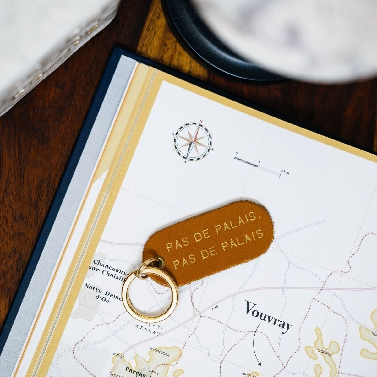 Llavero de cuero con mensaje - Sin palacio, sin palacio