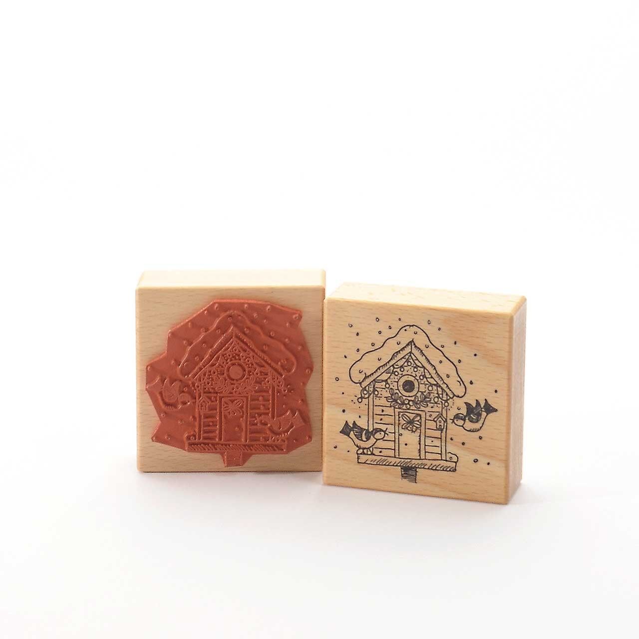 Titolo del francobollo con motivo: Tina - julvågelbord · Casetta per gli uccelli di Natale