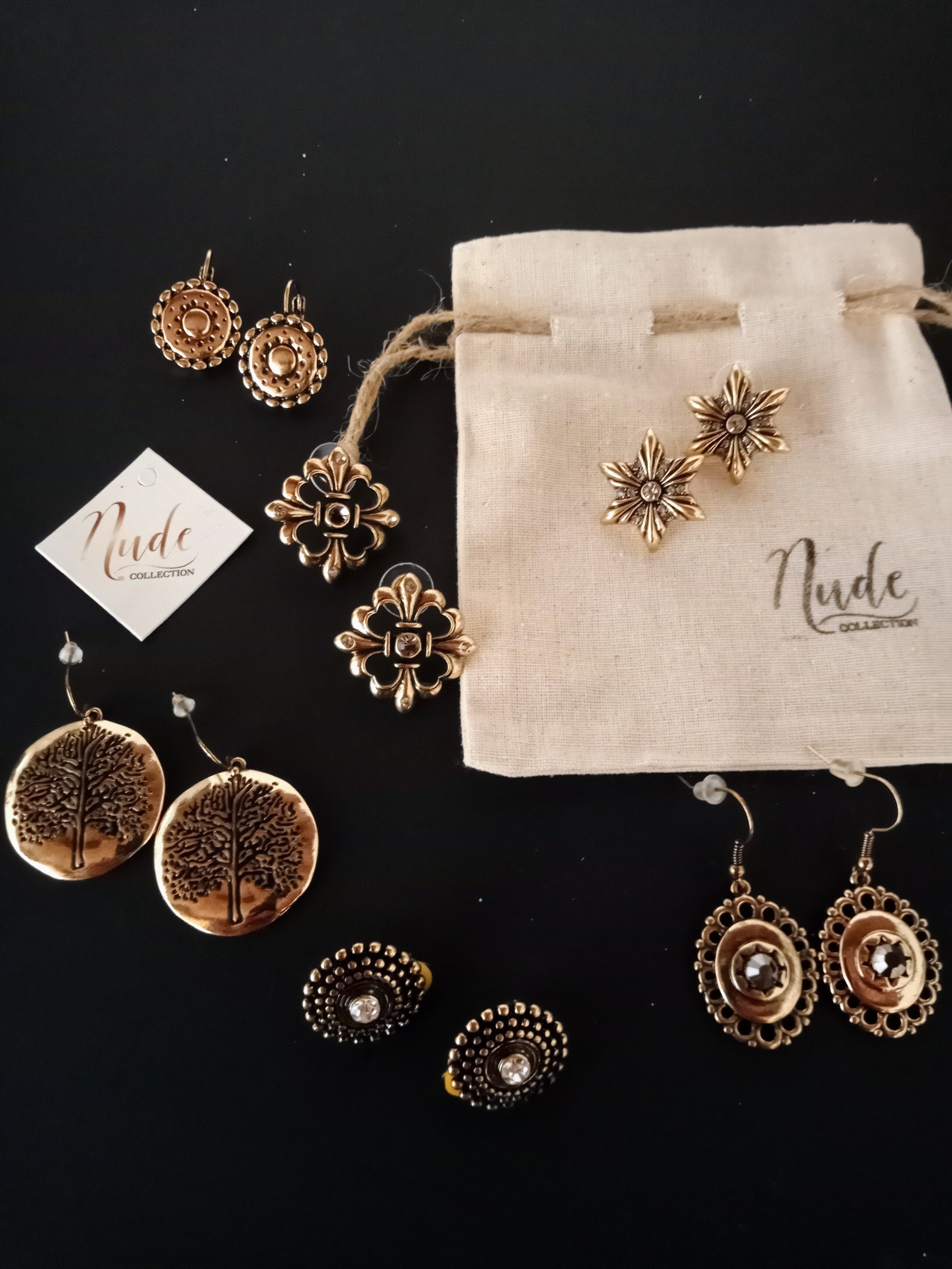 Set aus 6 verschiedenen Ohrringen