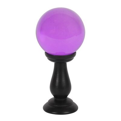 Pequeña bola de cristal púrpura en el soporte