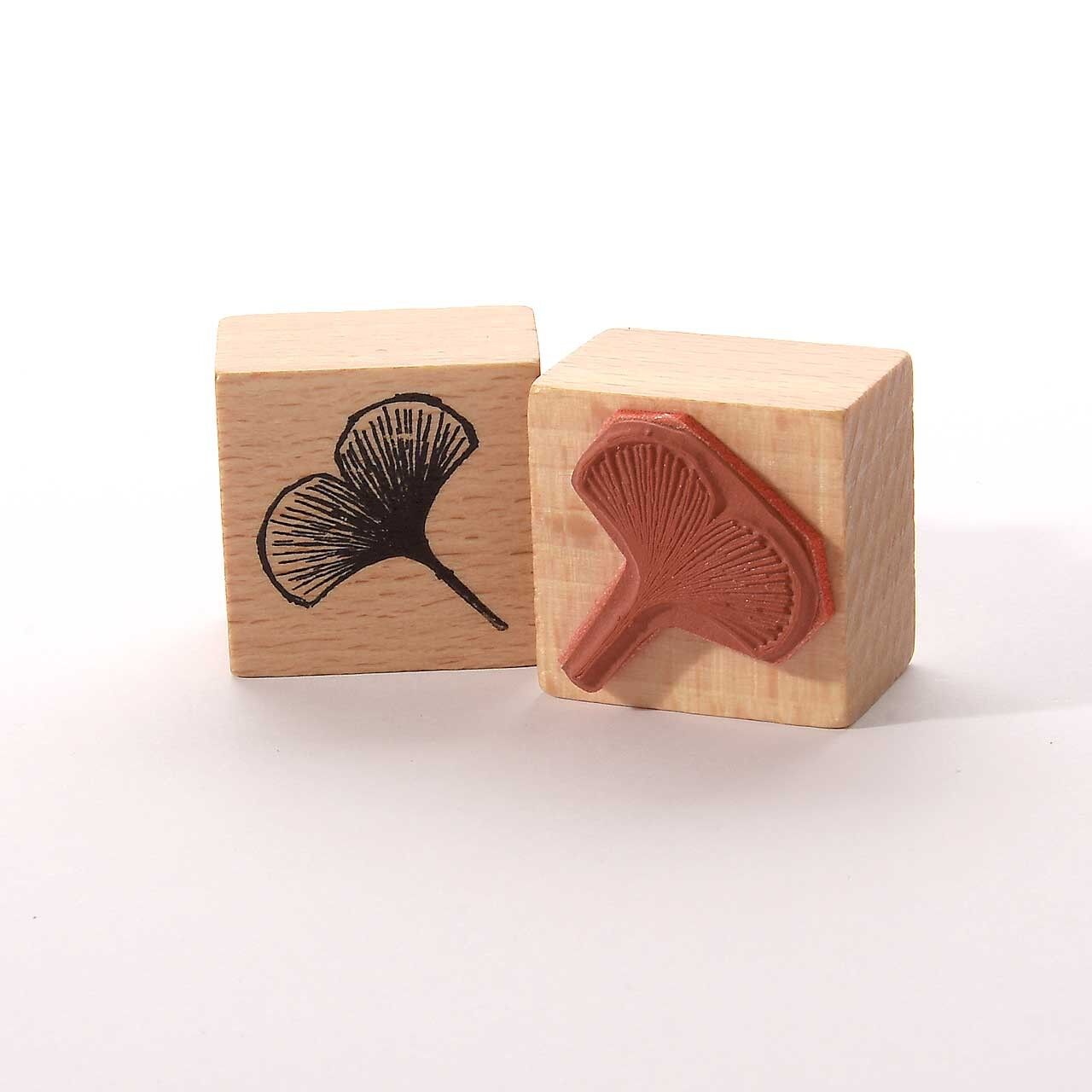 Titolo del francobollo con motivo: Piccola foglia di ginkgo