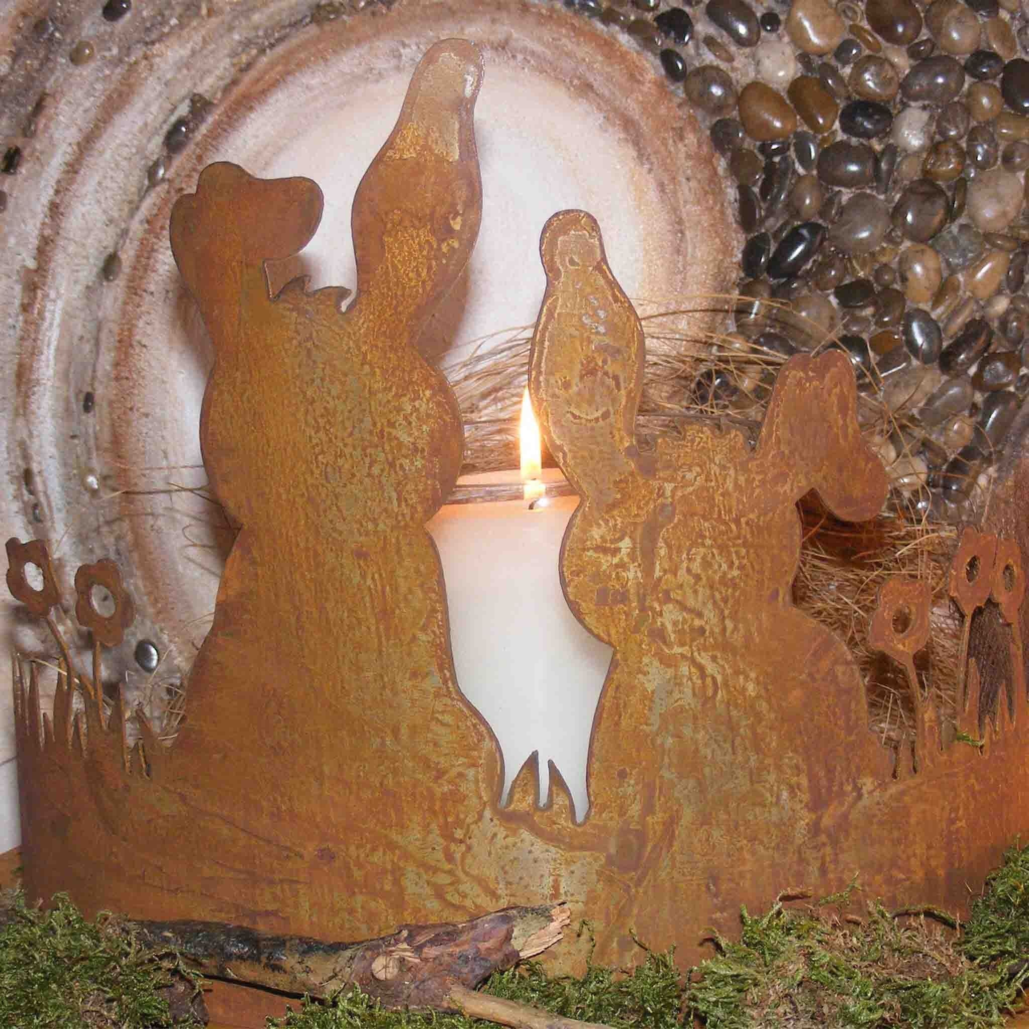 Decorazione ruggine conigli su prato fiorito | Decorazione da tavolo per interni o decorazione da giardino patinata