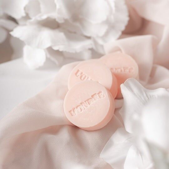 Ciottolo di cera profumato al muschio bianco e cotone