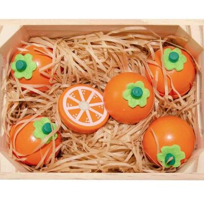 5 oranges avec aimant dans une boîte