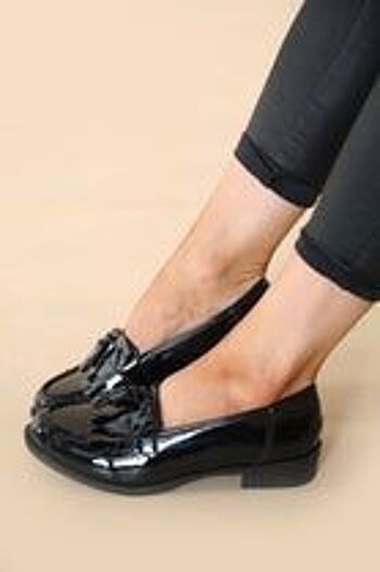 Chaussures mocassins à plateforme en cuir verni noir avec pompon 6