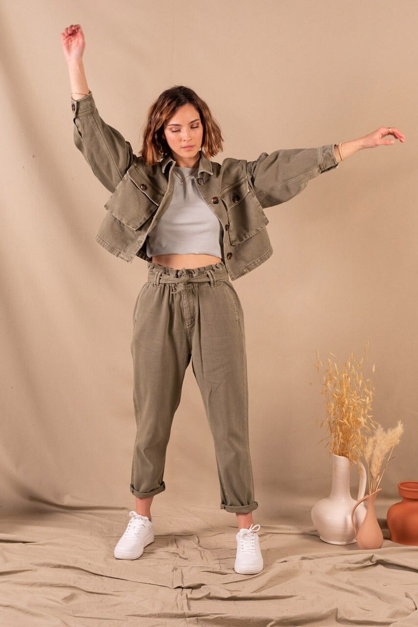 Jeans Mom Paper bag da donna in cotone biologico verde oliva - Constance