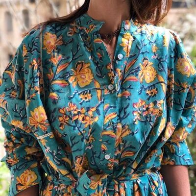 Robe Iconique Bloom Jaune sur fond turquoise