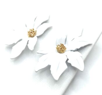 Boucles d'Oreilles Longues Fleur Blanc 1