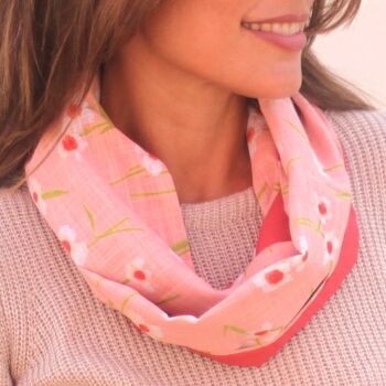 Foulard Circulaire Réversible Marguerites / Corail 1