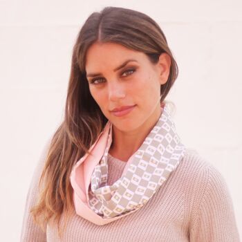 Foulard Circulaire Réversible Carrés / Rose Clair 3