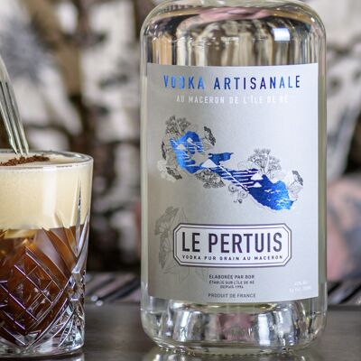 Vodka with maceron LE PERTUIS 70cl - 40% vol.