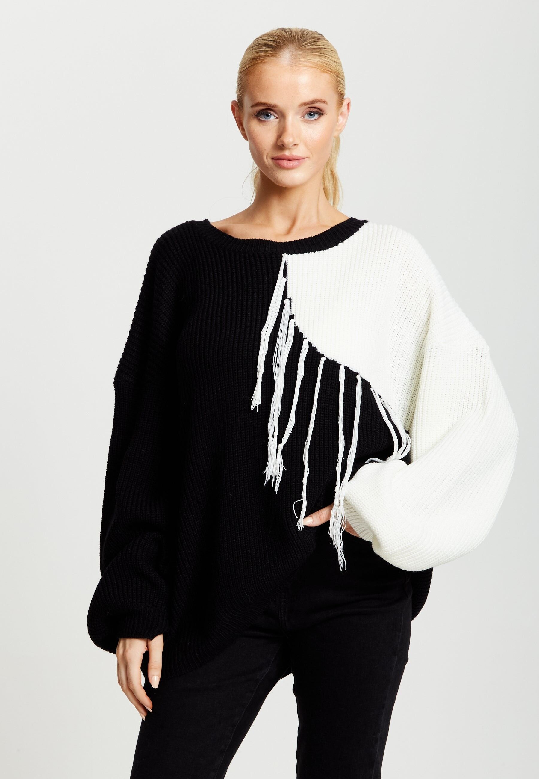 Liquorischer schwarz-weißer Pullover mit Quastendetail