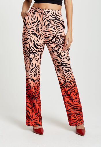 Pantalon de costume à imprimé zèbre Liquorish avec détail fendu en orange et nude 1