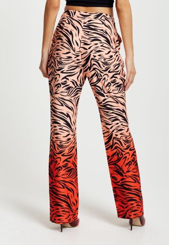 Pantalon de costume à imprimé zèbre Liquorish avec détail fendu en orange et nude 4