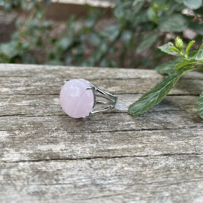 Anello di quarzo rosa in pietra naturale di forma rotonda