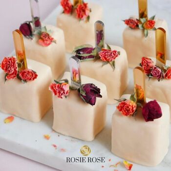 Fleurs de roses décoratives en 7 couleurs - 20g - Fleurs séchées décoratives, garniture pour gâteaux, décoration de gâteaux, 100% naturelles pour la pâtisserie, la cuisine et la décoration 5