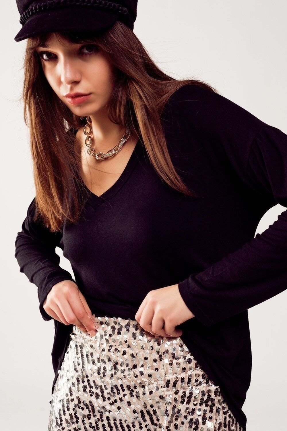 Top nero a maniche lunghe con scollo a V in modal