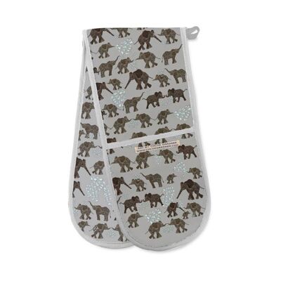 Elefante en guantes de horno grises