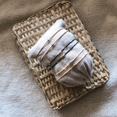 Maya-Silberarmband auf elastischem Faden