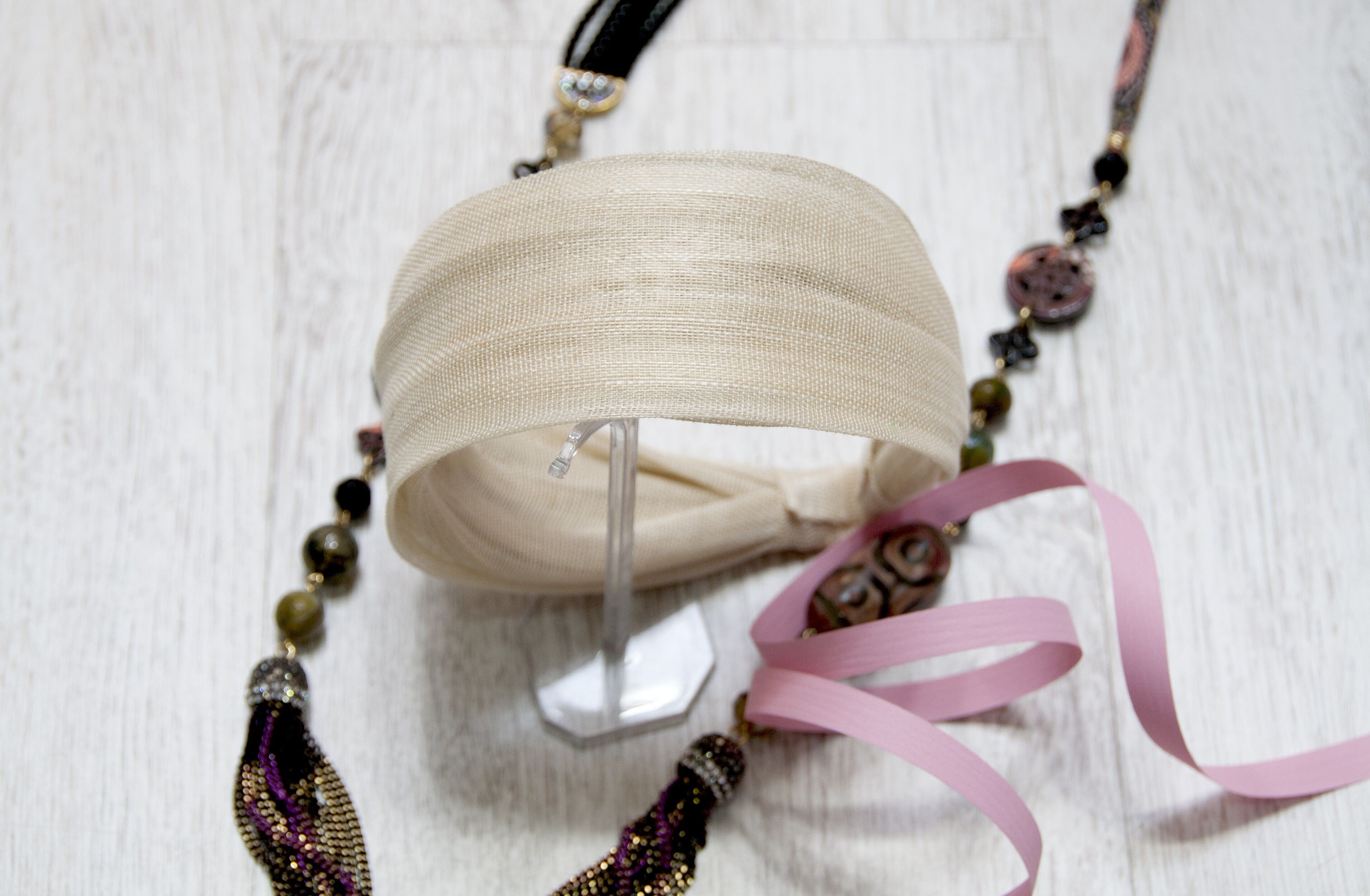 Sinamay-silk headband. Beige