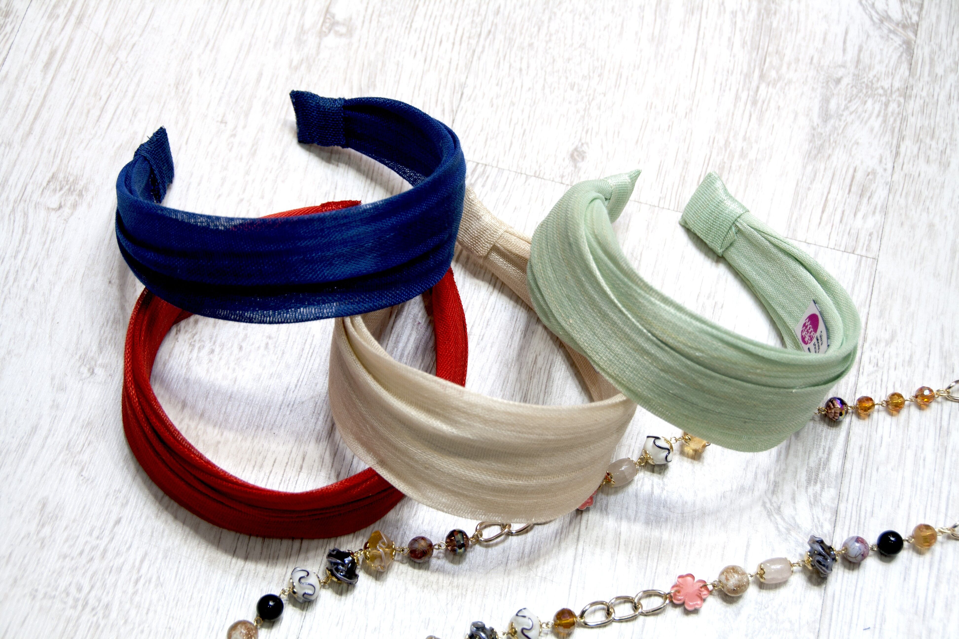 Sinamay-silk headband. Red