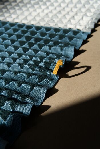Serviette de sport Origami Pond | Bleu pluvieux 3