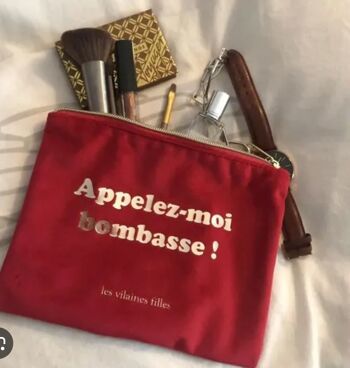 Idée cadeau : Pochette en velours Appelez moi Bombasse 2