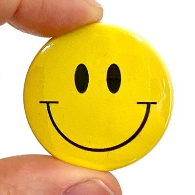 1990er Jahre Stil Smiley Face Button Pigeon Pin Abzeichen