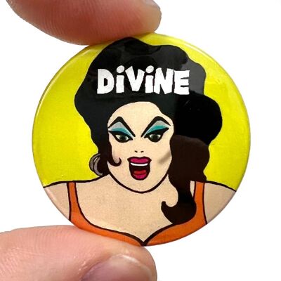 Göttliche Drag Queen Button Pin Abzeichen