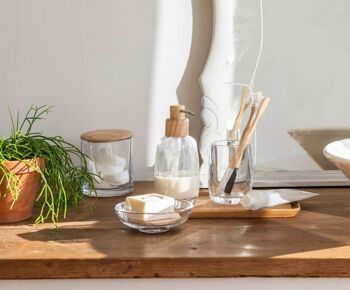 Distributeur de salle de bain en verre et bois 4